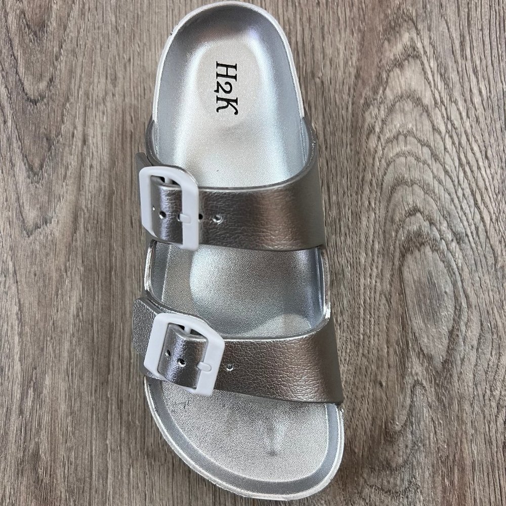 NWT H2K Buddy I Silver Sandal